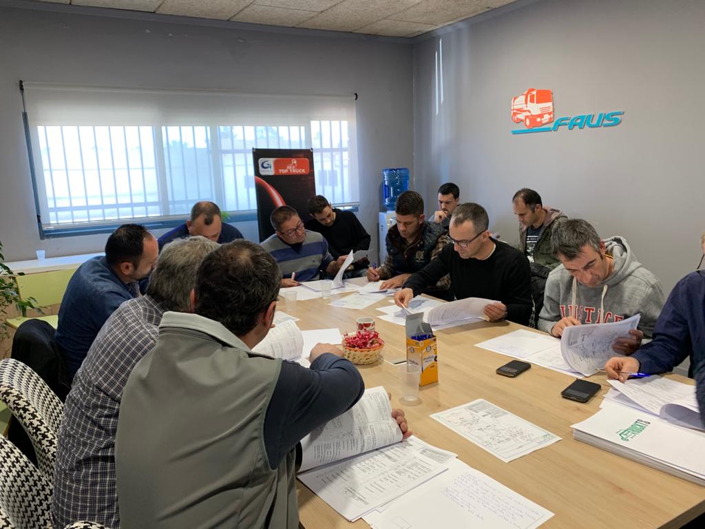 Nuestros asistentes al Curso en el módulo de Lectura e Interpretación de Esquemas